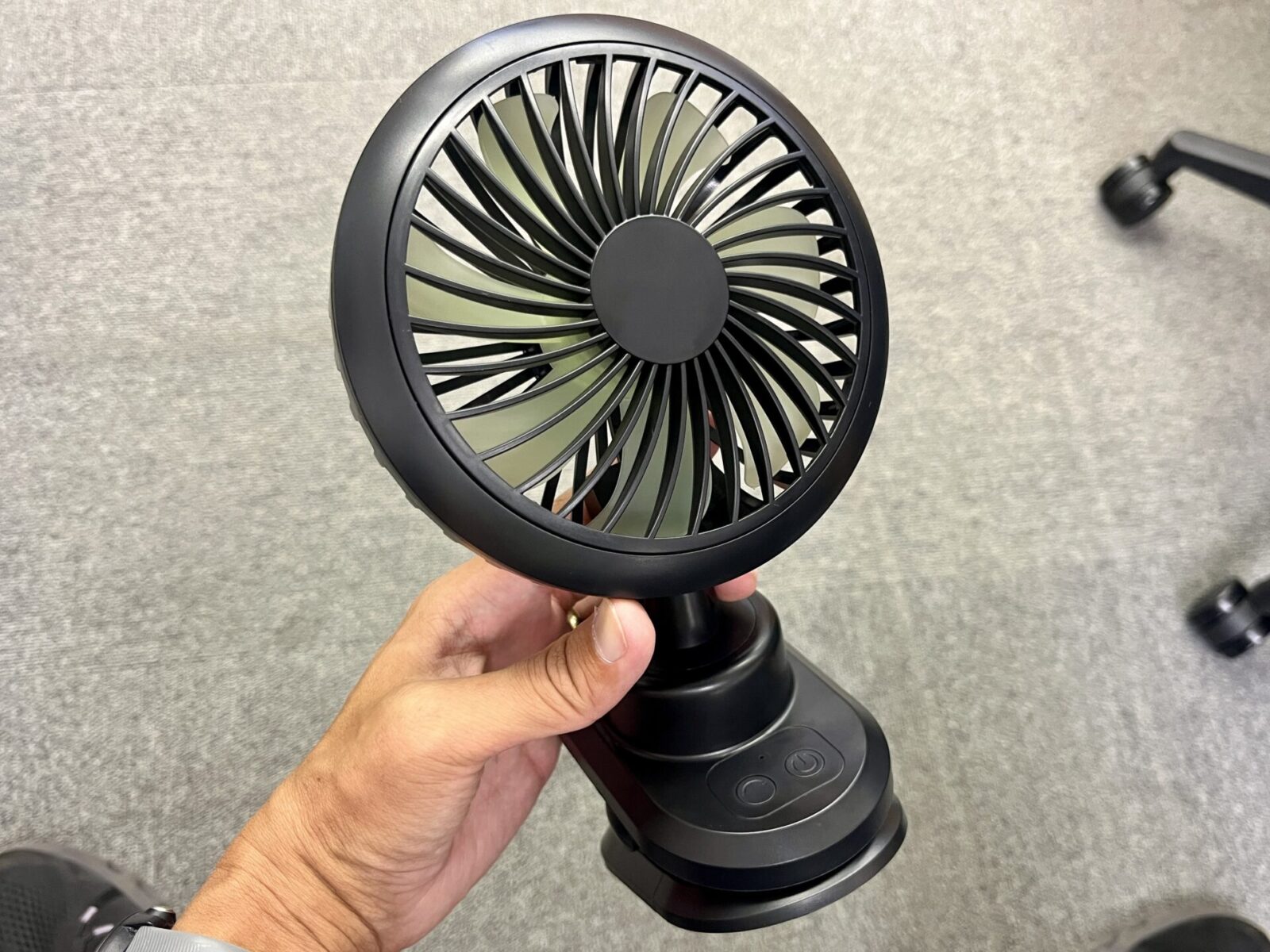 クリップ式の扇風機