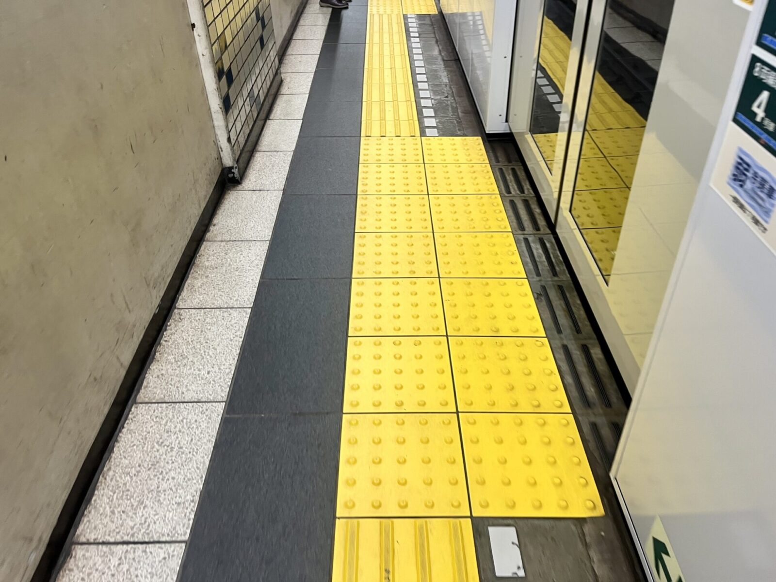 地下鉄のホーム